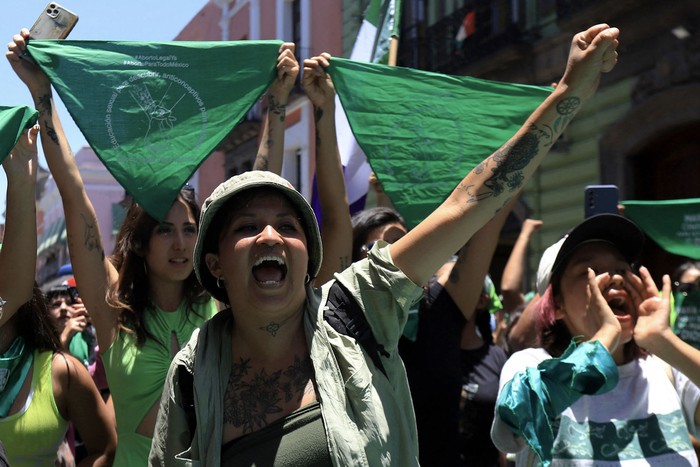 Festejos por la aprobación de la despenalización del aborto en la ciudad de Puebla, estado de Puebla, el 15 de julio, en México. Foto: Daniela Portillo, AFP