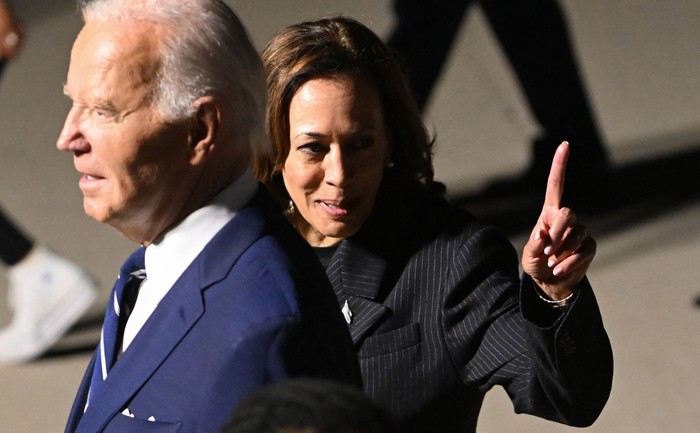 Joe Biden y Kamala Harris, el 1º de agosto, en la base conjunta Andrews, en Maryland. · Foto: Roberto Schmidt, AFP