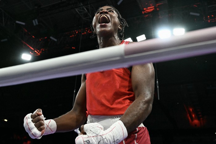 Cindy Djankeu Ngamba, tras vencer a la francesa Davina Michel, el 4 de agosto, en el North Paris Arena, en Villepinte. Foto: Mohd Rasfan, AFP