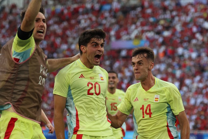 Juanlu Sanchez, de España, celebra tras convertir el segundo gol de su equipo frente a Marruecos, el 5 de agosto, en Marsella. · Foto: Pascal Guyot, AFP