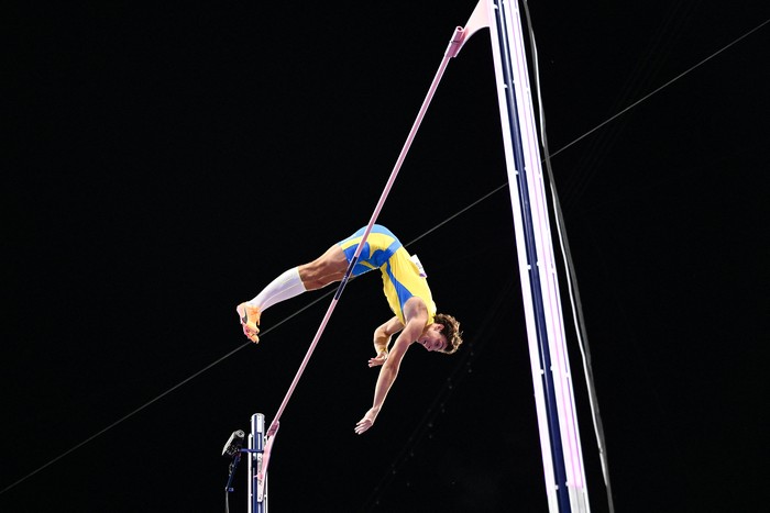 Armand Duplantis, el 5 de agosto, en Saint Denis, en Paris. · Foto: Antonin Thuillier, AFP