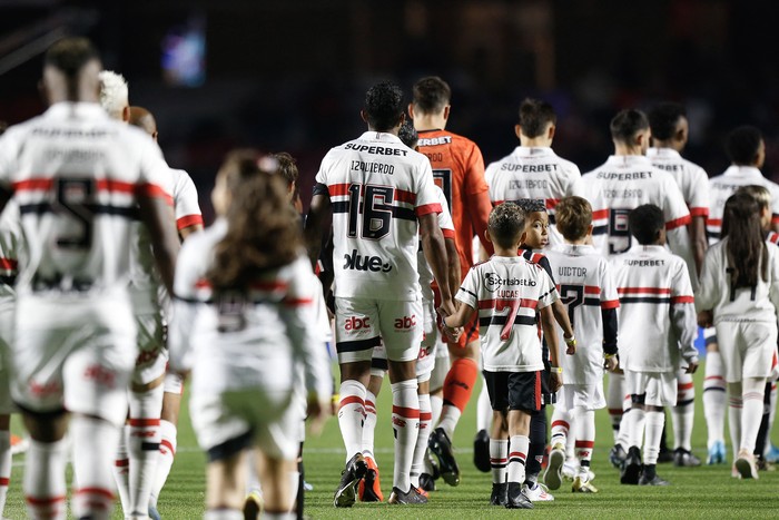 Ingreso de los jugadores de San Pablo, el 28 de agosto, previo al partido ante el Atlético Mineiro. · Foto: Miguel Schincariol, AFP