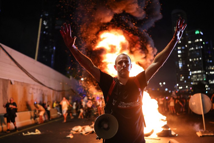 Manifestaciones, el 1º de setiembre, en la autopista Ayalon, en Tel Aviv. · Foto: Oren Ziv, AFP