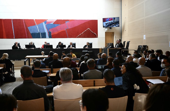 Durante el juicio, el 2 de setiembre, en Aviñón. · Foto: Christophe Simon, AFP