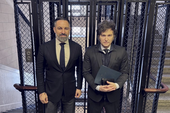 Santiago Abascal y Javier Milei, el 5 de setiembre, durante el III Encuentro Regional del Foro de Madrid, en Buenos Aires. · Foto: Presidencia argentina / AFP