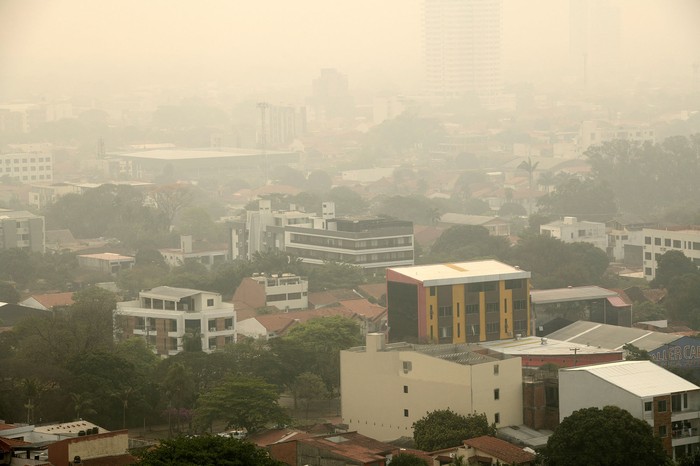 Vista de la ciudad de Santa Cruz, el 8 de setiembre, en Bolivia. · Foto: Rodrigo Urzagasti, AFP