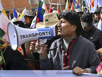 Evo Morales durante la llamada "Marcha por la Salvación de Bolivia" contra el presidente Luis Arce, el 17 de setiembre de 2024 en Caracollo, provincia de Oruro. · Foto: Aizar Raldes, AFP