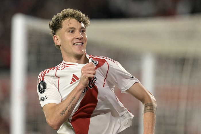 Facundo Colidio, de  River Plate, luego de convertir su gol ante Colo Colo, en el partido de vuelta de los cuartos de final de la Copa Libertadores, el 24 de setiembre, en el estadio Mas Monumental de Buenos Aires. · Foto: Juan Mabromata,  AFP