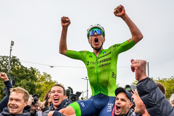 El ciclista esloveno Tadej Pogacar, este domingo, en Zúrich. · Foto: Fabrice Coffrini, AFP