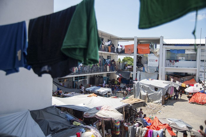 Una vista del Liceo Marie Jeanne, que se ha convertido en un campamento para desplazados en Puerto Príncipe, Haití. · Foto: Clarens Siffroy, AFP