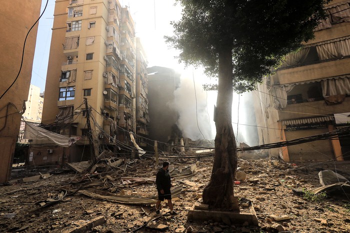 Devastación después de un ataque aéreo israelí nocturno, el 3 de octubre, en el barrio de Haret Hreik,  Beirut. · Foto: AFP