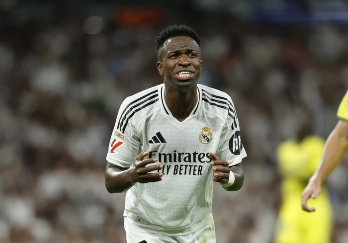 Vinicius Junior, durante el partido de la liga española entre Real Madrid y Villarreal, en el estadio Santiago Bernabéu el 5 de octubre. · Foto: Óscar del Pozo, AFP