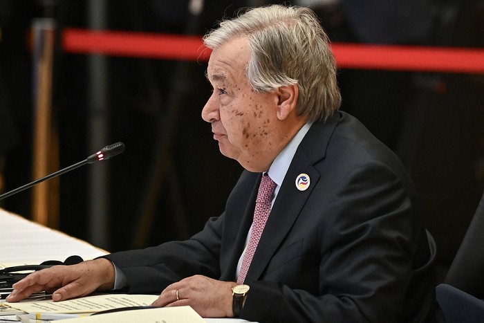 El Secretario General de las Naciones Unidas, Antonio Guterres, habla en la 14ª Cumbre ASEAN-Naciones Unidas durante las 44ª y 45ª Cumbres de la Asociación de Naciones del Sudeste Asiático (ASEAN) en Vientiane el 11 de octubre de 2024. · Foto: Nhac Nguyen, AFP