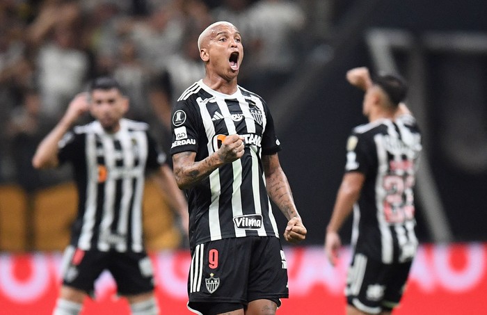 Deyverson, del Atlético Mineiro, después de anotar durante el partido de ida de las semifinales de la Copa Libertadores, entre Atlético Mineiro de Brasil y River Plate de Argentina, en el Arena MRV en Belo Horizonte, Brasil, el 22 de octubre. · Foto: Gledston Tavares, AFP