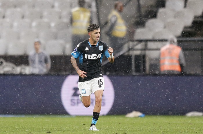 Gastón Martirena, de Racing, celebra su gol ante Corinthians, el 24 de octubre, en el estadio Neo Química Arena de San Pablo, Brasil. · Foto: Miguel Schincariol, AFP