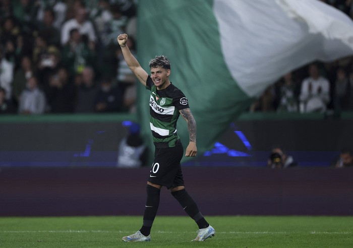 Maximiliano Araújo, tras convertir el segundo gol de Sporting Lisboa ante Manchester City, en el estadio José Alvalade. · Foto: Felipe Amorim, AFP