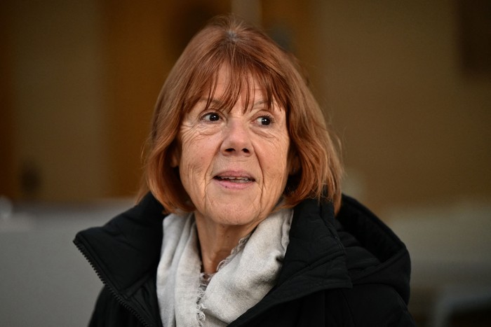 Gisèle Pelicot al llegar al juzgado para el juicio, el 20 de noviembre, en Aviñón, Francia. · Foto: Christophe Simon / AFP