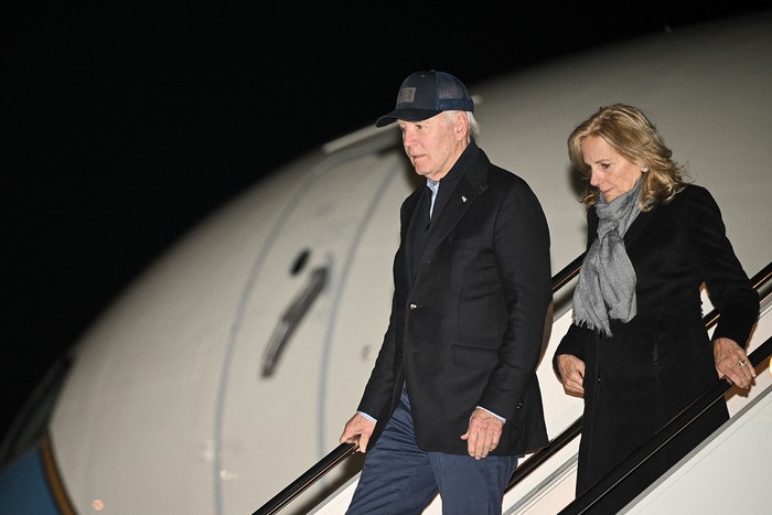 Joe Biden y Jill Biden, el 30 de noviembre, en la base conjunta Andrews en Washington. Foto: Mandel Ngan, AFP