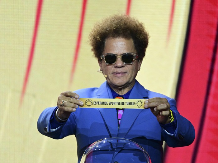 El artista brasileño Romero Britto, de Espérance Sportive de Túnez, durante el sorteo de la Copa Mundial de Clubes  en Miami. · Foto: Giorgio Viera, AFP