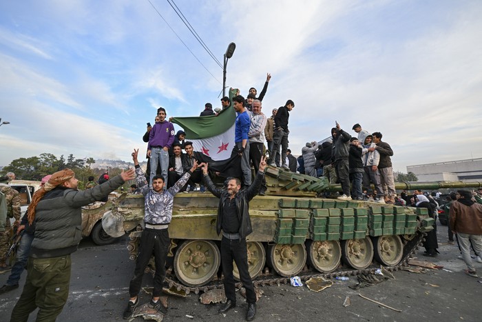 Celebraciones, el 8 de diciembre, en la Plaza Omeya, en Damasco. · Foto: Louai Beshara, AFP