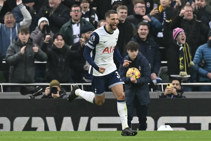 Rodrigo Bentancur, de Tottenham, celebra su gol ante Wolverhampton Wanderers, el 29 de diciembre, en el Tottenham Hotspur Stadium, en Londres. Foto: Glyn Kirk, AFP