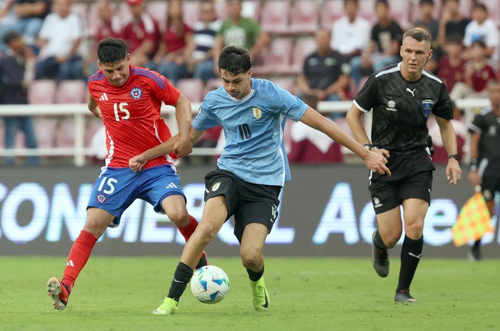 Gonzalo Petit, de Uruguay, el sábado, en el estadio Metropolitano de Lara, Venezuela. · Foto: Edixon Gamez, AFP