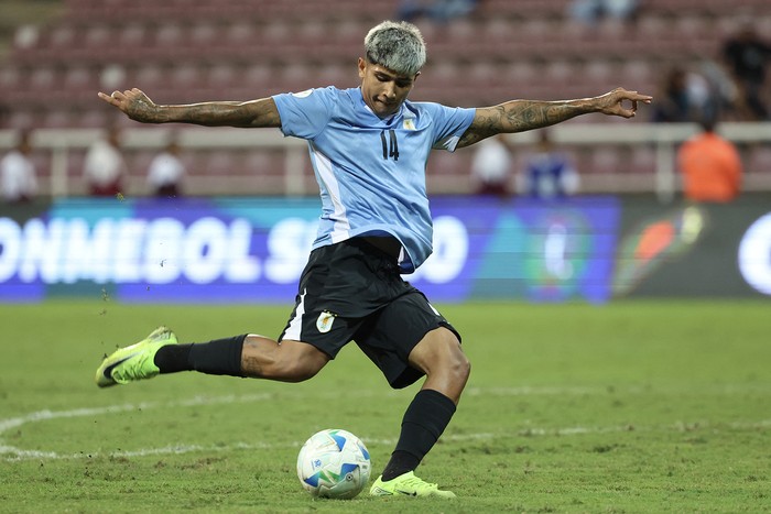 Mateo Peralta, el 27 de enero, durante el partido ante Paraguay, en el estadio Metropolitano de Lara en Cabudare, estado Lara, Venezuela. · Foto: Edilzon Gamez, AFP