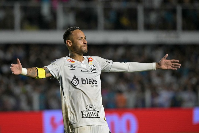 Neymar, durante el partido por el  Campeonato Paulista entre Santos y Botafogo, el 5 de febrero, el estadio Urbano Caldeira de Santos, en San Pablo. · Foto: Nelson Almeida, AFP