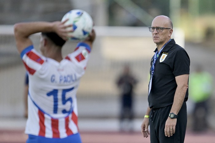 Fabián Coito durante el partido con Paraguay, el 13 de febrero, en el estadio olímpico de la UCV en Caracas. · Foto: Juan Barreto, AFP