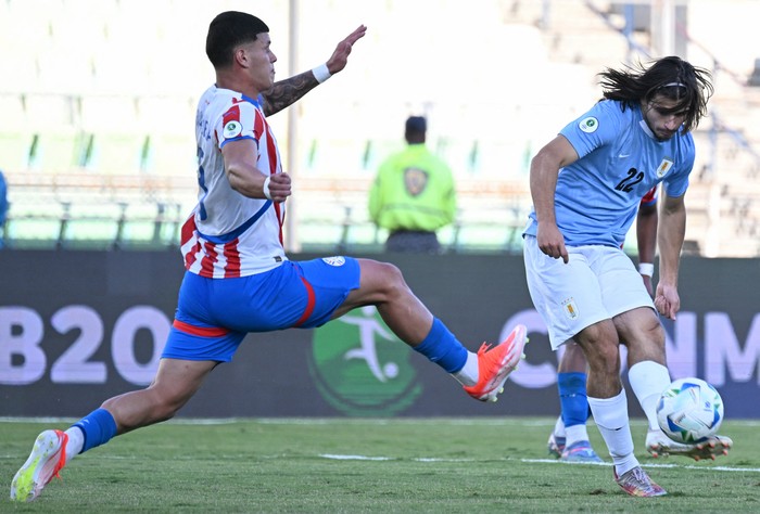 Axel Balbuena y Bruno Calcagno en el estadio olímpico de la UCV en Caracas, el 13 de febrero. · Foto: Juan Barreto