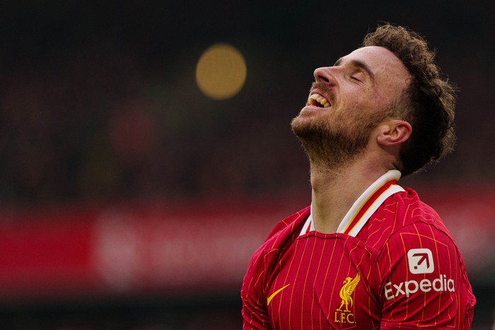 Diogo Jota, del Liverpool durante el partido de la Premier League entre el Liverpool y el Wolverhampton Wanderers en Anfield, Liverpool, Inglaterra, el 16 de febrero de 2025. · Foto: AFP