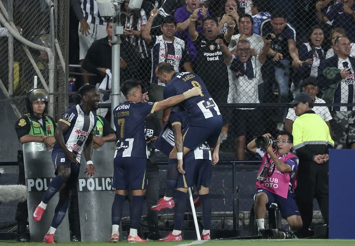 Pablo Ceppelini celebra su gol ante Boca Juniors, el 18 de febrero, en el estadio Alejandro Villanueva de Lima. Foto: Aldair Mejía, AFP.