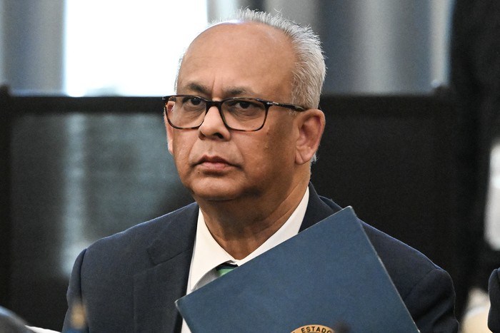 Albert Ramdin, Ministro de Relaciones Exteriores de Surinam, el 10 de marzo, durante la Asamblea General especial de la Organización de los Estados Americanos, en la sede de la OEA en Washington. Foto: Roberto Schmidt, AFP.