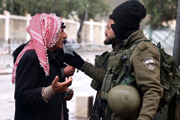 Puesto de control militar en Belén, Cisjordania ocupada, el 21 de marzo. · Foto: Hazem Bader, AFP