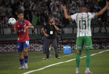 Martín Ligüera, durante el partido ante Atlético Nacional, el 2 de abril, en el estadio Atanasio Girardot de Medellín. Foto: Jaime Saldarriaga, AFP.
