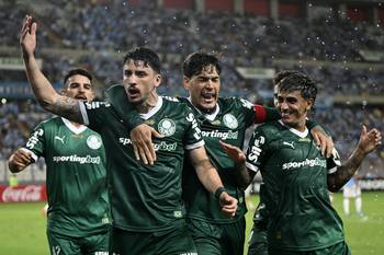 Joaquín Piquerez, de Palmeiras, festeja su gol a Sporting Cristal, el 3 de abril en Lima, Perú. · Foto: Ernesto Benavides, AFP