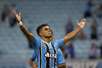 Matías Arezo, de Gremio, celebra su gol ante el Atlético Grau de Perú, el 8 de abril, en el estadio Arena do Gremio en Porto Alegre. · Foto: Silvio Ávila / AFP
