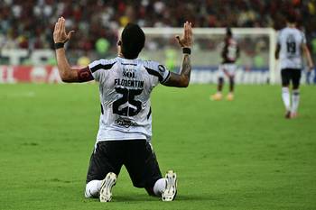 José Florentin, de Central Córdoba, celebra su gol ante Flamengo, el 9 de abril, en el estadio Maracaná de Río de Janeiro. Foto: Pablo Porciúncula, AFP.