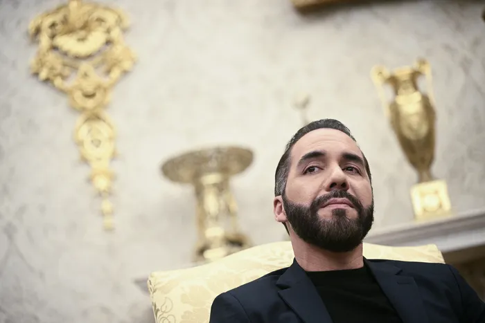 Nayib Bukele, en el Despacho Oval de la Casa Blanca en Washington (archivo, abril de 2025). · Foto: Brendan Smialowski, AFP