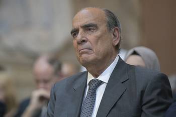 Guillermo Francos, el 22 de abril, en el Vaticano. · Foto: Juan Mambronata, AFP