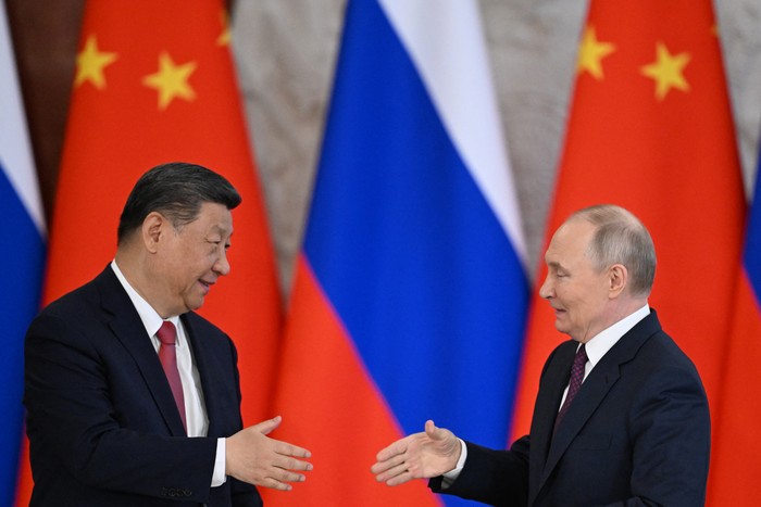 Xi Jinping y Vladimir Putin, al final del encuentro, el 8 de mayo, en el Kremlin, en Moscú. Foto: Kirill Kudryavtsev, AFP.