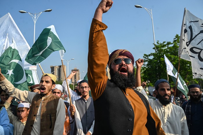 Partidarios de Jamiat Ulema-e-Islam Fazal (JUI-F), el 9 de mayo, durante una protesta contra India en Islamabad, capital de Pakistán. Foto: Aamir Qureshi, AFP.