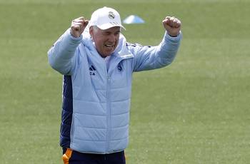 Carlo Ancelotti, durante un entrenamiento del Real Madrid, ell 10 de mayo, en la Ciudad Deportiva Real Madrid en Valdebebas. · Foto: Óscar del Pozo, AFP