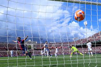 Celebración del gol de Barcelona ante Real Madrid, en el Estadio Olimpic Lluís Companys, en Barcelona, ​​el 11 de mayo. · Foto: Luis Gene, AFP