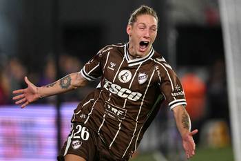 Ignacio Schor celebra su gol de penal ante River Plate, el 20 de mayo, en el estadio Monumental de Núñez, en Buenos Aires. · Foto: Luis Robayo, AFP