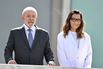 El presidente de Brasil, Luiz Inácio Lula da Silva, y su esposa, Rosângela da Silva, el 25 de mayo, en el Palacio Planalto de Brasilia. · Foto: Evaristo Sa, AFP