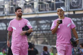 Lionel Messi y Luis Suárez antes del partido de la MLS entre Inter Miami CF y Orlando City en el Chase Stadium en Fort Lauderdale, Florida. · Foto: Megan Briggs, Getty Images, AFP