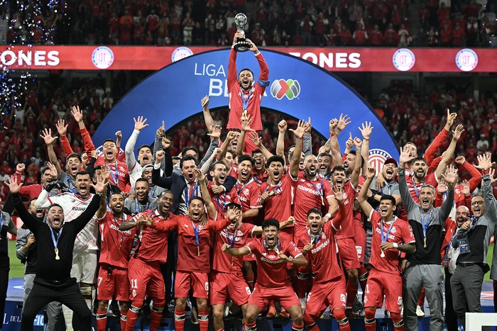 Toluca, se coronó campeón ante América, el 25 de mayo, en el estadio Nemesio Diez de Toluca de Lerdo, Estado de México, México. · Foto: Carl de Souza, AFP