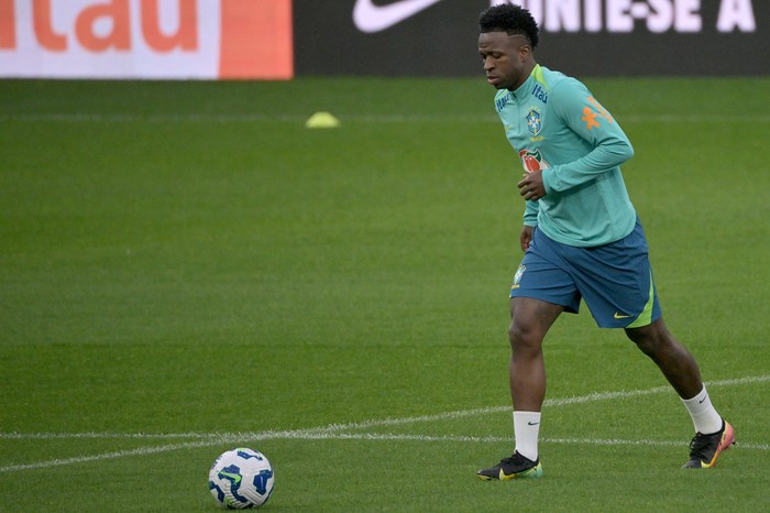 El delantero brasileño Vinícius Jr., el 9 de junio, antes del partido contra Paraguay. · Foto: Nelson Almeida, AFP El delantero brasileño Vinícius Jr., el 9 de junio, antes del partido contra Paraguay. · Foto: Nelson Almeida, AFP