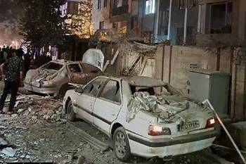 Un edificio en Teherán alcanzado por un ataque israelí contra la capital iraní. · Foto: Sepah News / AFP